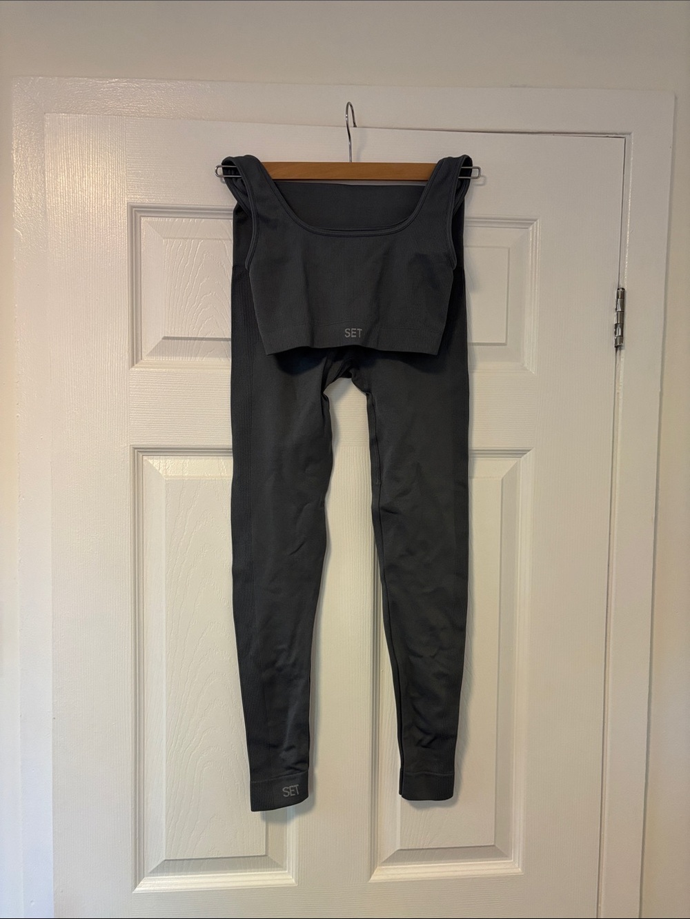 SET ACTIVE Set with Sports Bra and Leggings